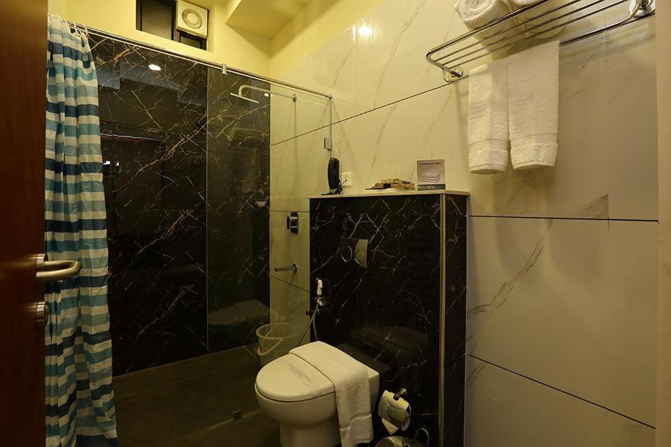Hotel New York Square Kottayam Ngoại thất bức ảnh