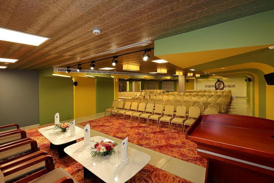Hotel New York Square Kottayam Ngoại thất bức ảnh