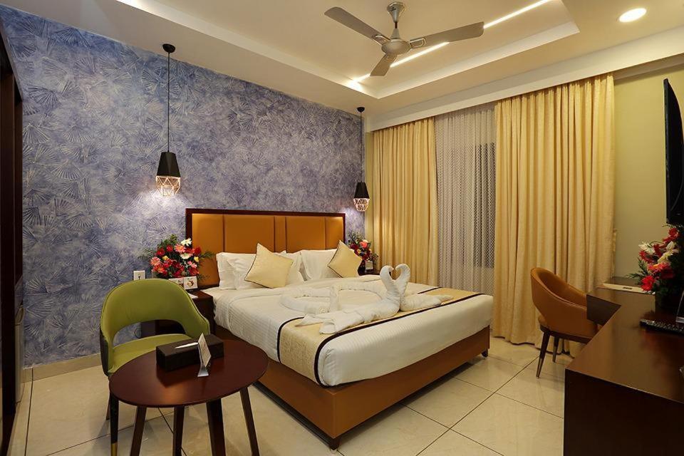 Hotel New York Square Kottayam Ngoại thất bức ảnh