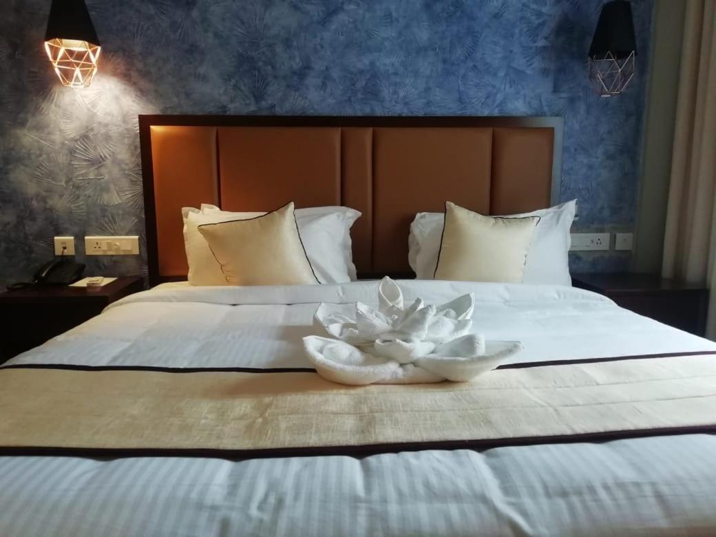 Hotel New York Square Kottayam Ngoại thất bức ảnh