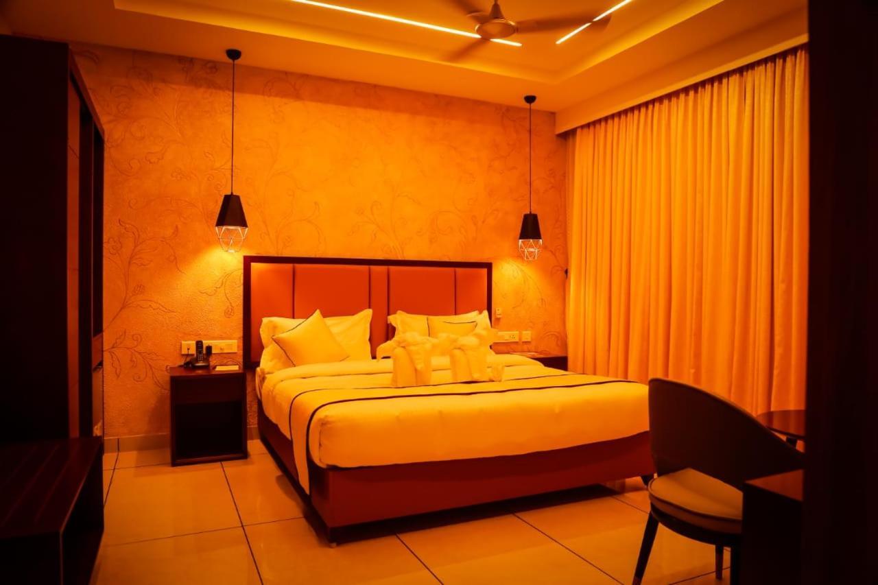 Hotel New York Square Kottayam Ngoại thất bức ảnh