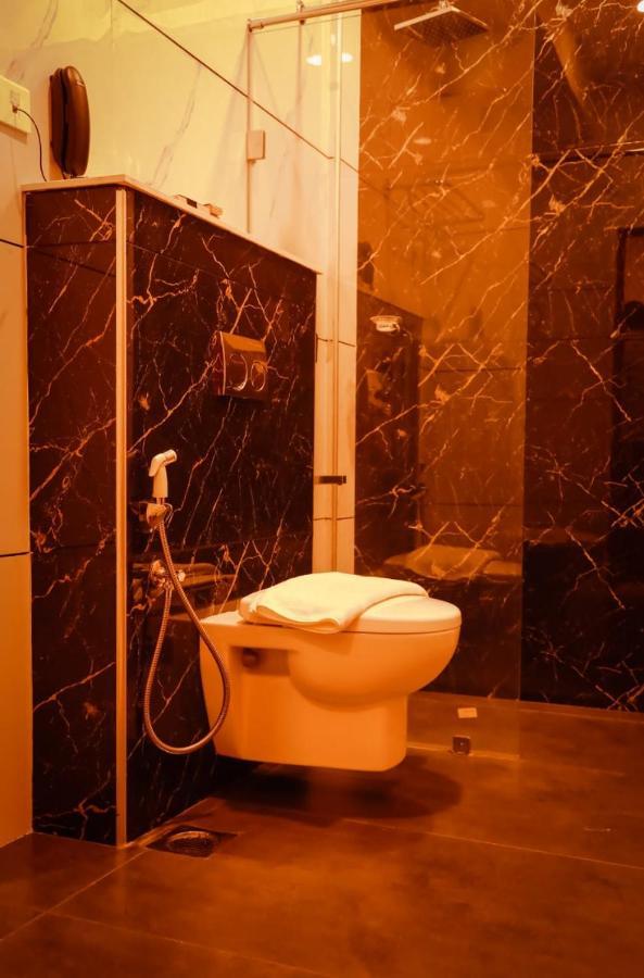 Hotel New York Square Kottayam Ngoại thất bức ảnh