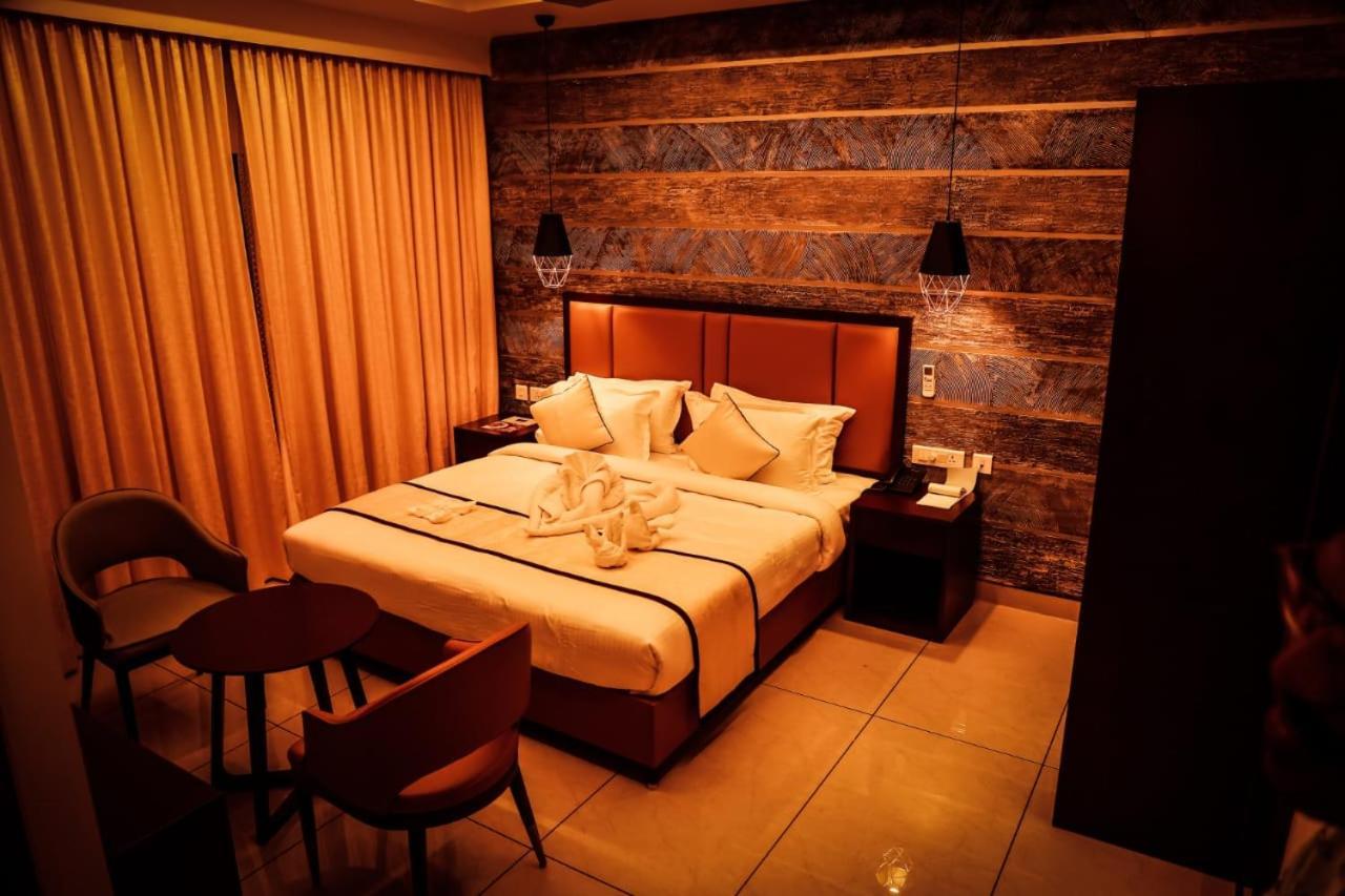 Hotel New York Square Kottayam Ngoại thất bức ảnh